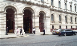 انگلیس با تحویل سفارت سوریه در لندن به معارضان مخالفت کرد
