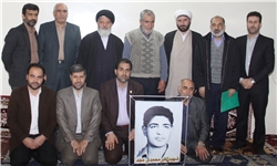 مسئولان باقرشهر با خانواده شهید محمدی دیدار کردند