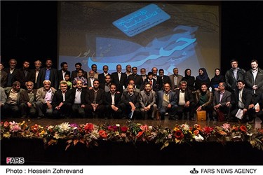 عکس یادگاری در پایان دوازدهمین جشنواره کتاب سال شهید حبیب غنی‌پور