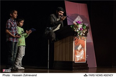سخنرانی سید ناصر حسینی پور، نویسنده کتاب پایی که جا ماند در در دوازدهمین جشنواره کتاب سال شهید حبیب غنی‌پور