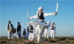 آغاز بهار با وزش باد پرستو و رقص شمشیر مردان زابلی