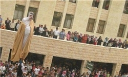 فلسطینیان کرانه باختری آدمک امیر قطر را به آتش کشیدند