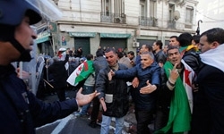 تجمع الجزایری‌ها در اعتراض به مداخله نظامی در سوریه/ هیئت علمای یمن مداخله آمریکا در کشورهای عربی را محکوم کرد