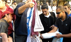 آتش زدن پرچم اسرائیل و قطر در قاهره+فیلم