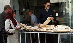 مردم از کیفیت نان راضی نیستند/ بازدید سرزده از نانوایی‌ها با حضور خبرنگاران