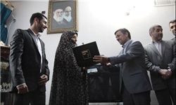 احمدی‌نژاد مهمان یک تازه عروس و داماد شد
