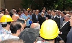 دیدار «بشار اسد» با کارگران نیروگاه برق دمشق به مناسبت روز جهانی کارگر