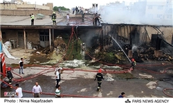 آتش‌سوزی کاروان‌سرای شاهرودی‌ها با حضور 200 آتش‌نشان اطفای حریق شد