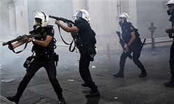 پلیس ترکیه از میدان «تقسیم» استانبول عقب نشینی کرد