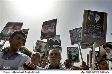 راهپیمایی مردم و کفن‌پوشان ورامین در سالگرد 15 خرداد