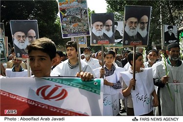 راهپیمایی مردم و کفن‌پوشان ورامین در سالگرد 15 خرداد
