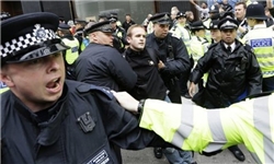 آغاز تظاهرات ضدجنگ در لندن/ معترضان مسیر منتهی به دفتر نخست‌وزیر را بستند