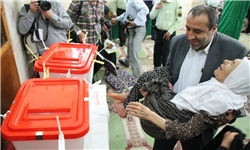 تصویر حضور «مادر پیر» در انتخابات مازندران