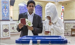 آغاز زندگی مشترک یک زوج یزدی با شرکت در انتخابات