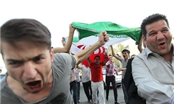 شعار خلیج فارس ایران و شادمانی مردم در خیابان‌های تهران