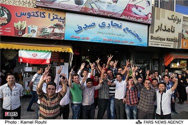 جشن و شادی مردم پس از پیروزی تیم ملی فوتبال ایران مقابل کره جنوبی در اردبیل