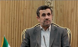 احمدی‌نژاد از پروژه مترو قم بازدید کرد