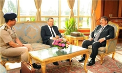 نشست مرسی با نخست‌وزیر و وزیر دفاع مصر
