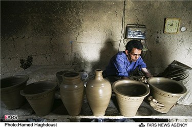 کارگاه سفالگری در شهر کوزه کنان آذربایجان شرقی