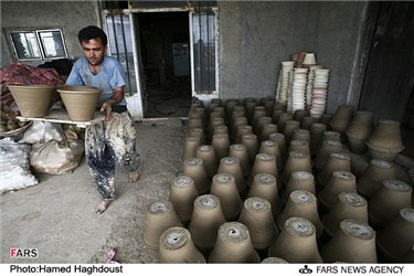 کارگاه سفالگری در شهر کوزه کنان آذربایجان شرقی