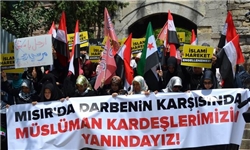 تظاهرات مردم استانبول در حمایت از مرسی و اخوان‌المسلمین مصر