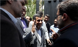 بازدید احمدی نژاد از حوزه علمیه امیرالمومنین (ع) رشت
