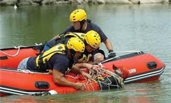 11 کشته و یک مفقود در حادثه سقوط مینی‌بوس در دریاچه سد کارون 3
