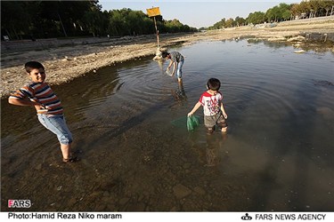 حضور کودکان در زاینده رود