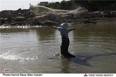 ماهیگیری در قسمت کم آب زاینده رود