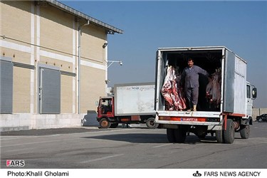انتقال گوشت حاصل از کشتار صنعتی دام تبریز به بازار