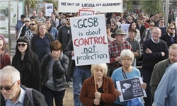 هزاران نفر از مردم نیوزلند علیه طرح جاسوسی دولت از شهروندان تظاهرات کردند