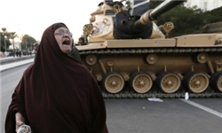 آغاز تظاهرات طرفداران مرسی/ تشکیل زنجیره انسانی و حرکت به سمت سفارت عربستان