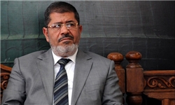مرسی دادگاهی که برای محاکمه‌اش تشکیل شده را به رسمیت نمی‌شناسد