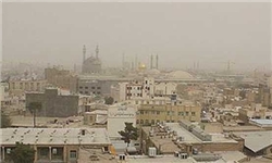 اجرای عملیات مه‌پاشی برای رهایی درختان از گرما و گرد و غبار در مشهد