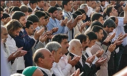 برگزاری نماز عید فطر هفتکل در استادیوم 22 بهمن