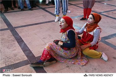 اجرای نمایش در اختتامیه جشنواره تئاتر فصل نو در خرم آباد