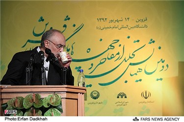 سخنرانی علی اکبر صالحی در مراسم دومین همایش تجلیل از مفاخر و چهره‌های ماندگار استان قزوین