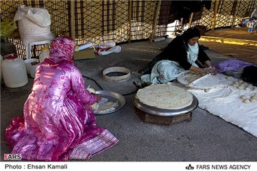 پخت نان سنتی در نمایشگاه سراسری صنایع دستی بجنورد