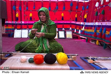 پارچه بافی سنتی در نمایشگاه سراسری صنایع دستی بجنورد