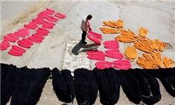 کارگاه رنگرزی سنتی الیاف فرش