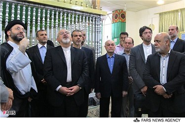 بازدید محمدجواد ظریف،وزیر امور خارجه ایران از مرقد شهید محمدباقر حکیم