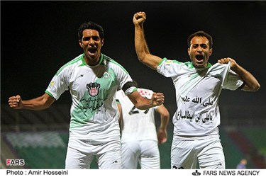 دیدار تیم های فوتبال استقلال و ذوب آهن در اصفهان