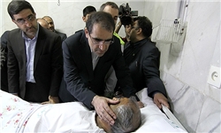 عیادت وزیر بهداشت درمان و آموزش پزشکی از مصدومان سانحه تصادف جاده تهران ، قم