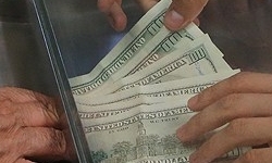 پارلمان افغانستان خواستار جلوگیری از مبادله دلار آمریکا در بازارهای این کشور شد
