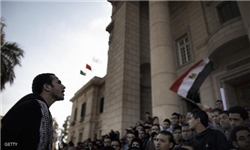 تظاهرات دانشجویی در محوطه الازهر/شلیک گاز اشک‌آور به سوی معترضان