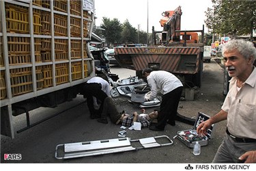 سانحه تصادف کامیون حمل مرغ با جرثقیل در جاده قائمشهر مازندران