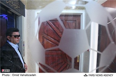 امیر قلعه نویی در ساختمان سازمان لیگ برتر