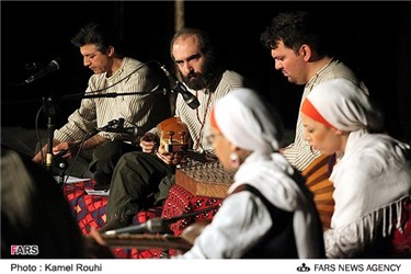 محمد امین اکبر پور نوازنه تار و علی رضا حاجی طالب خواننده 