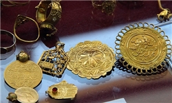 مراسم اهدای طلا و جواهرات به عتبات عالیات