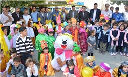 کودکان کرمانشاهی در یک کاروان شادی به عیادت کودکان بیمار رفتند+تصاویر